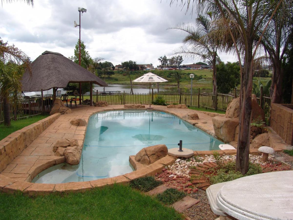 Waterside Lodge Cc Piet Retief Kültér fotó